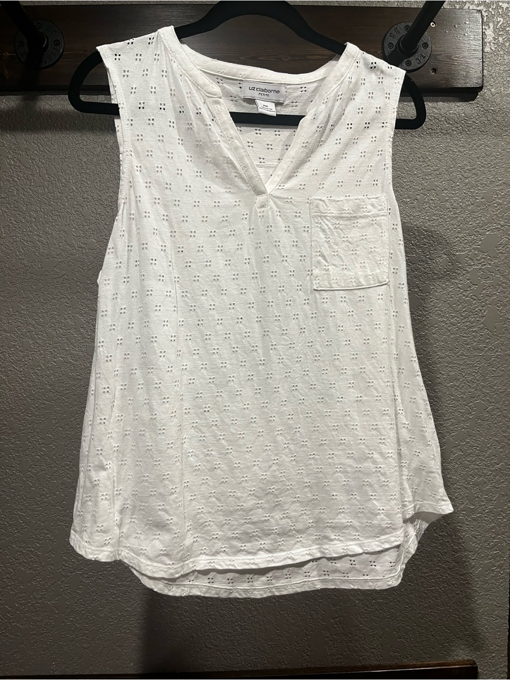 Liz Claiborne White Eyelet V-Neck Sleeveless Top